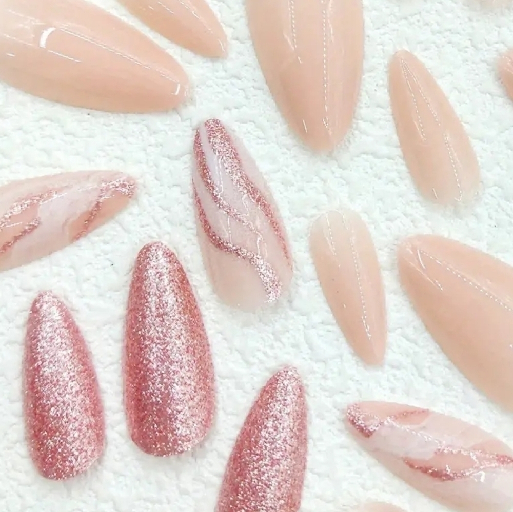 24 Pieces Fake Press On Nails - Picture 2 of 7